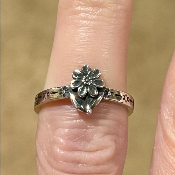 James Avery Mini Daisy Silver Ring - Picture 3 of 6